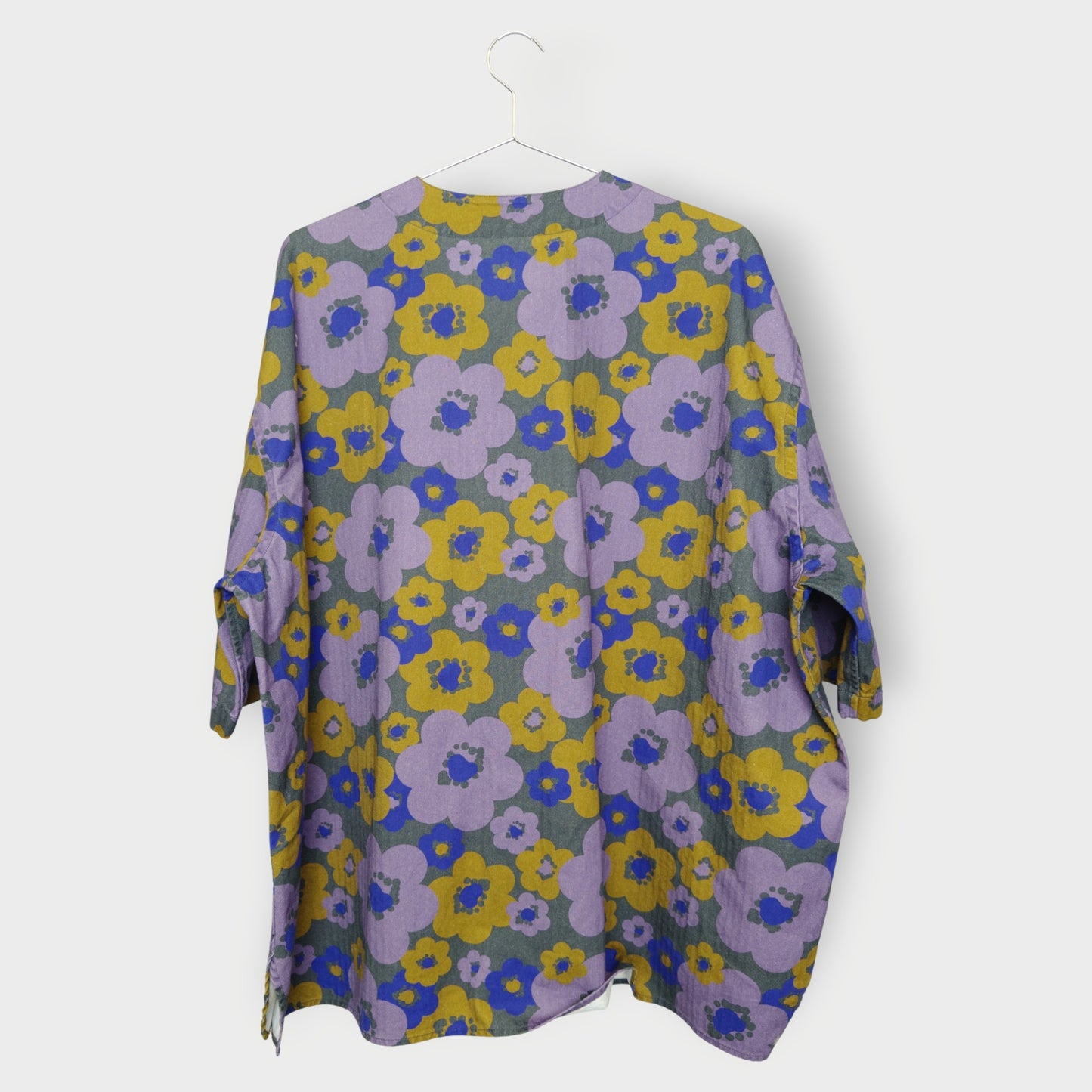 Floral Sandit Short Sleeve V-Neck Shirt