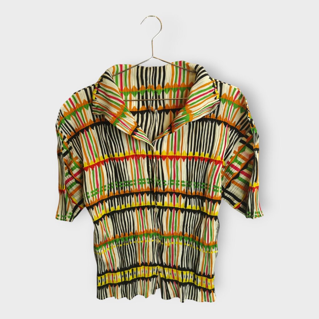 Geo Print Button Up