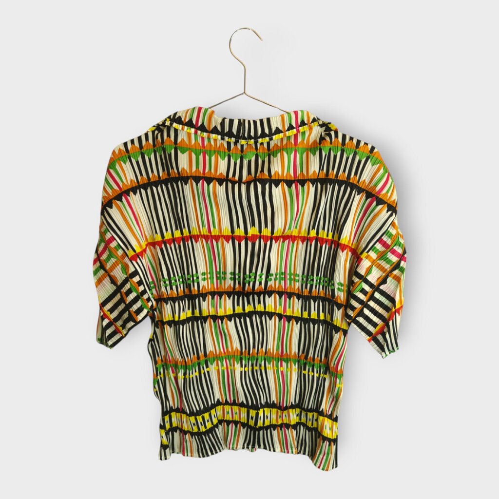 Geo Print Button Up