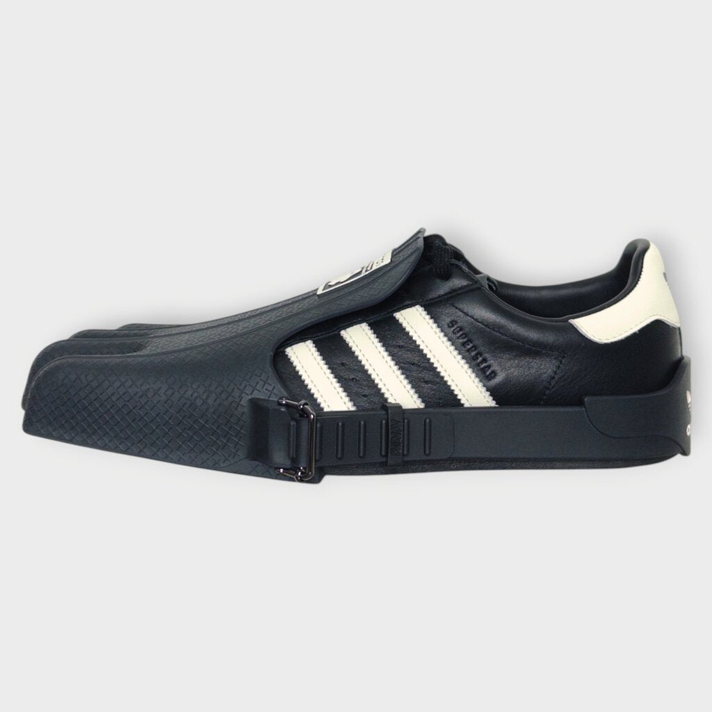 Black & White Superfinger Sneaker