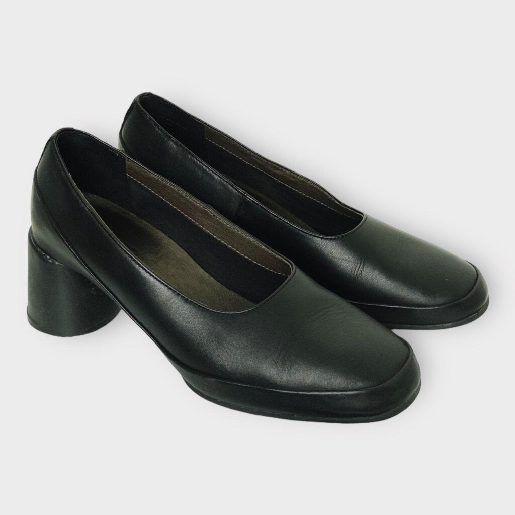 Black Leather Thick Heel Pumps