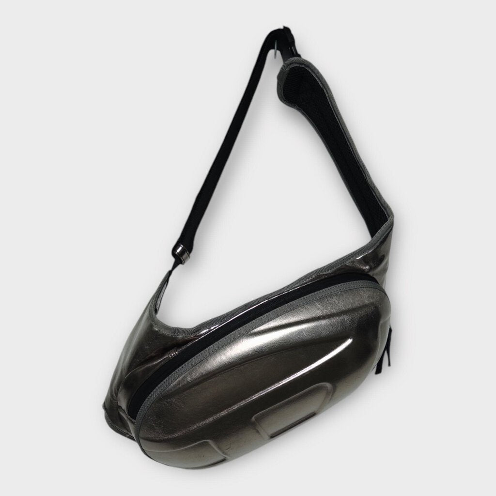 Silver 1 Dr Pod Sling Bag