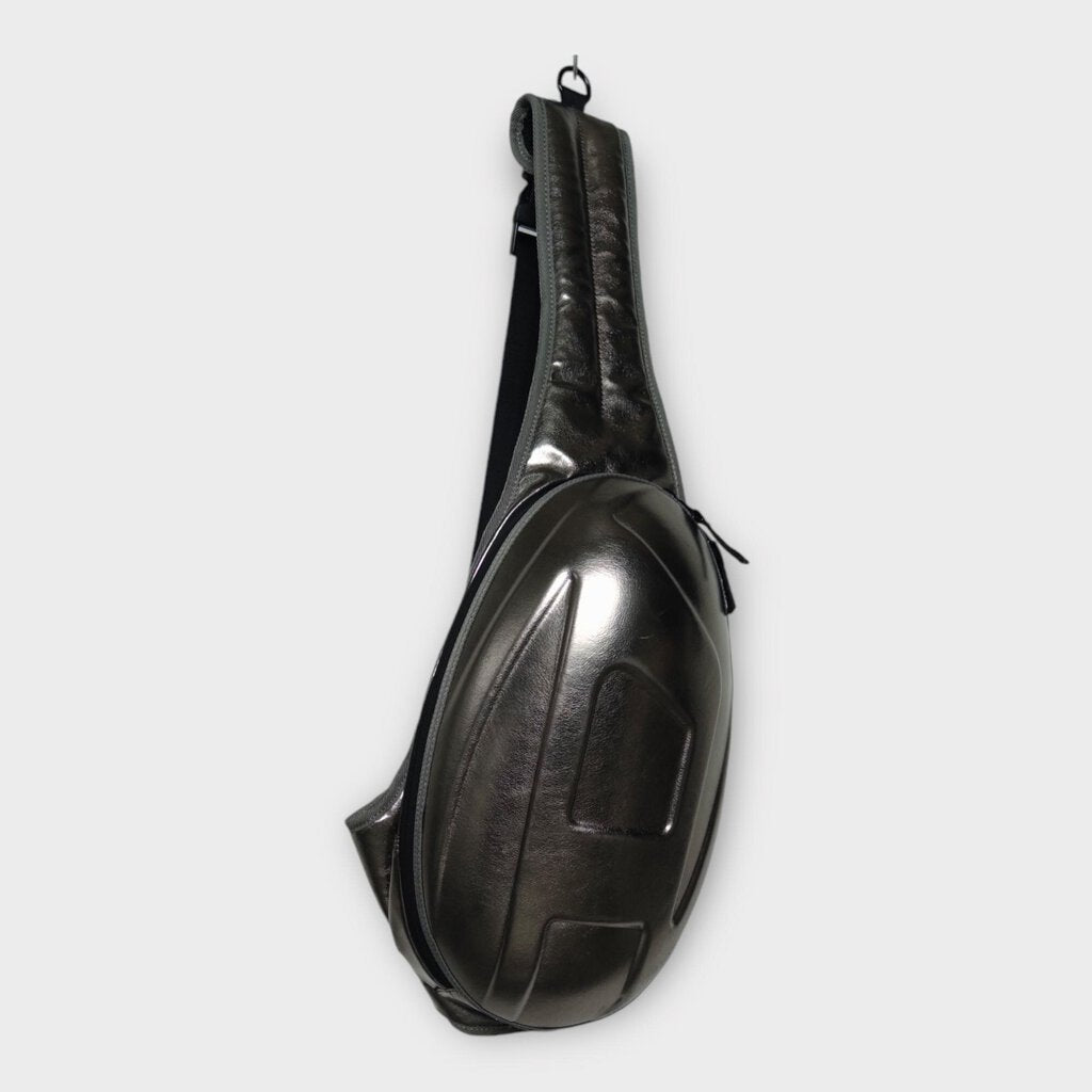 Silver 1 Dr Pod Sling Bag