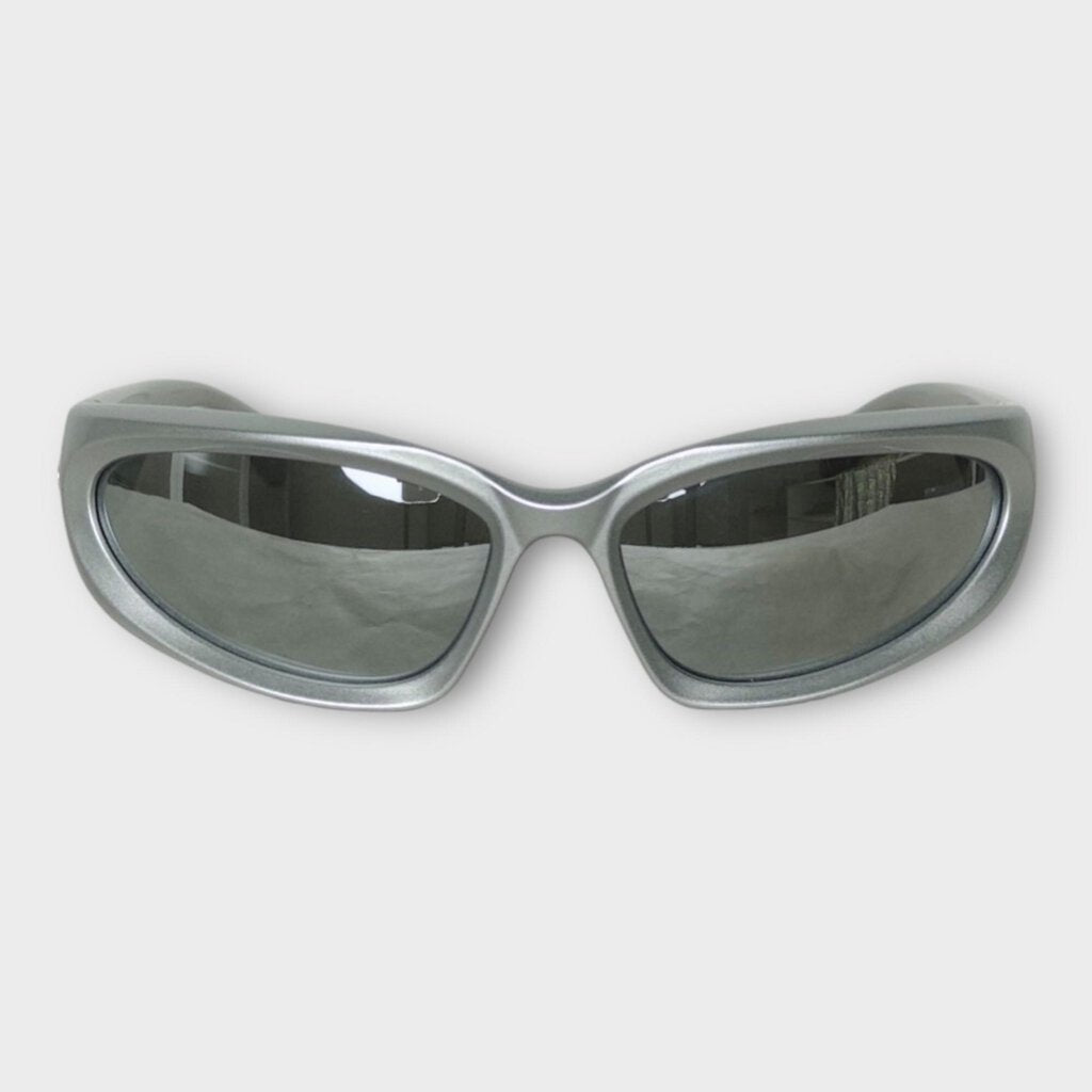 Silver Swift Oval BB0157S Sunglasses & Case