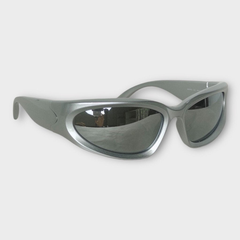 Silver Swift Oval BB0157S Sunglasses & Case