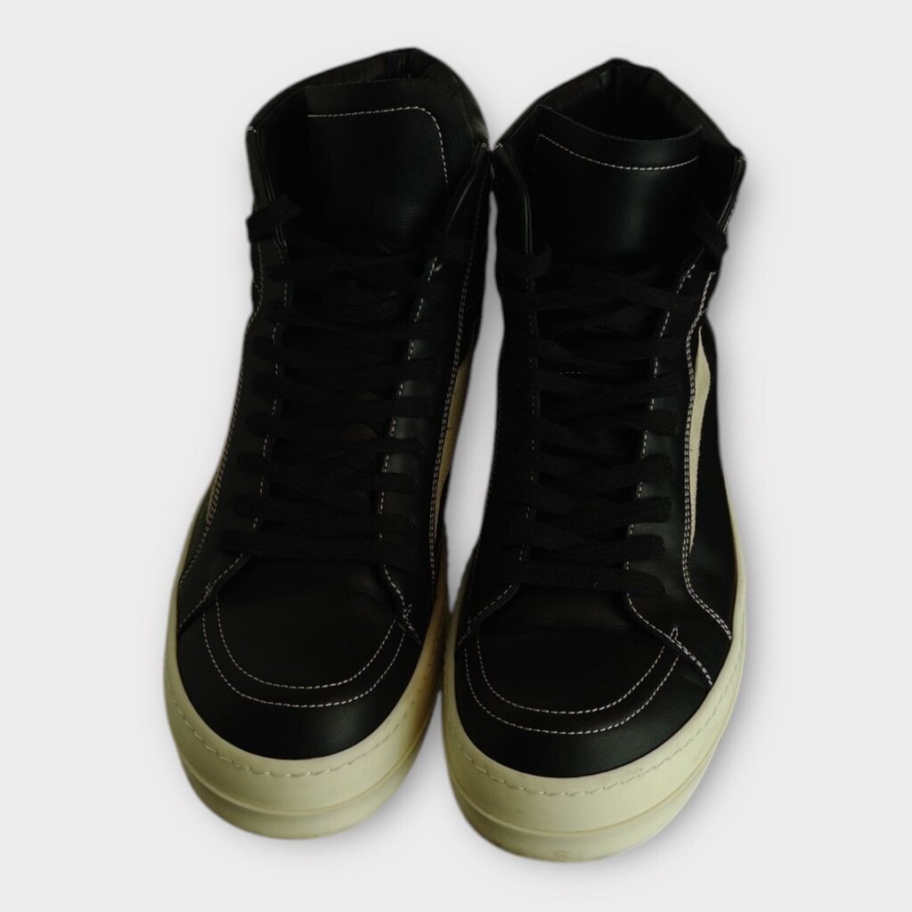 B&W High Vintage Sneakers & Box