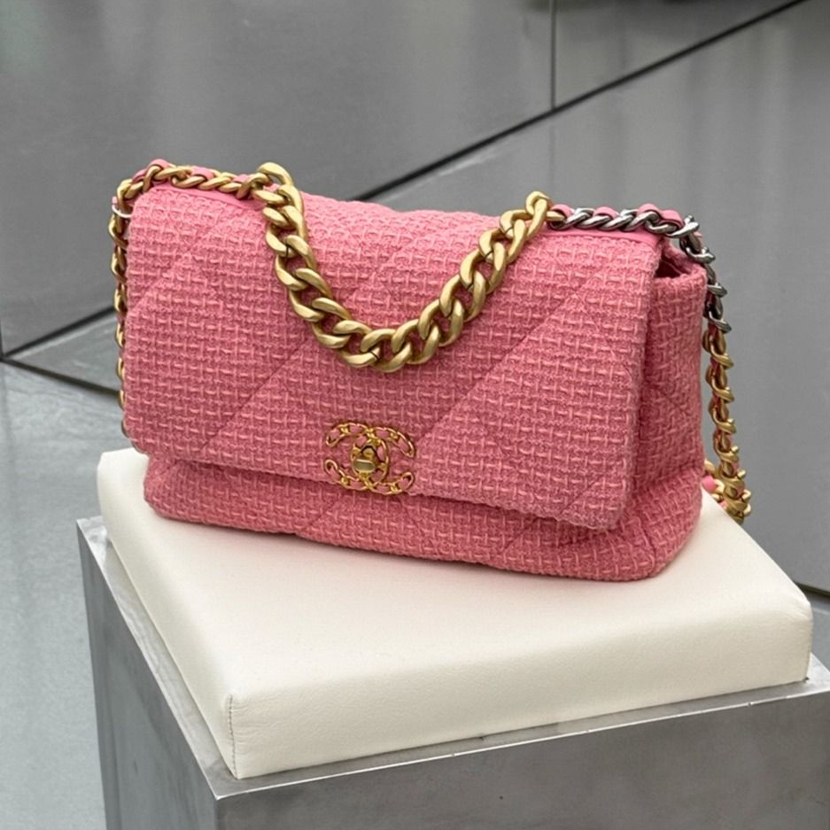 Tweed 19 Gold Chain Flap Bag