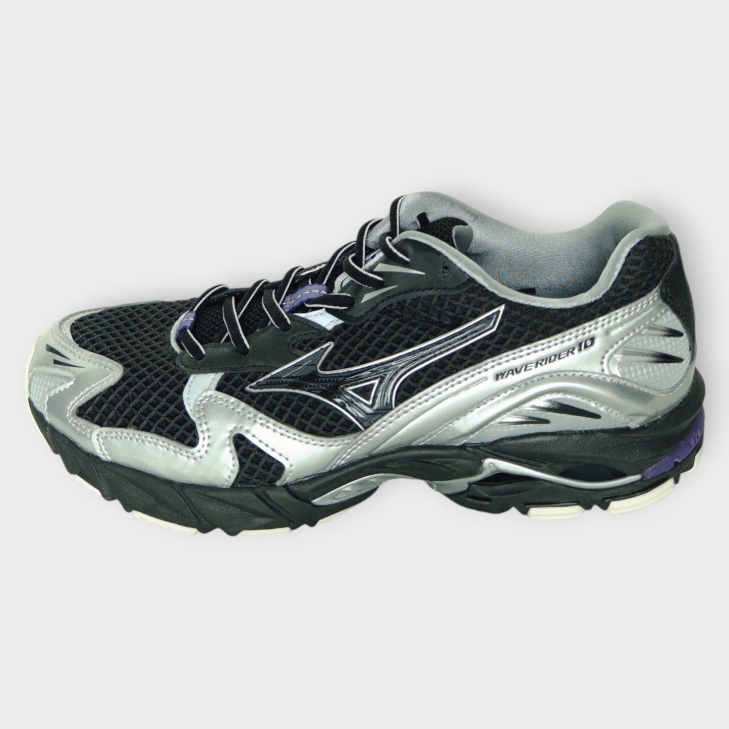 Wave Rider 10 Sneakers