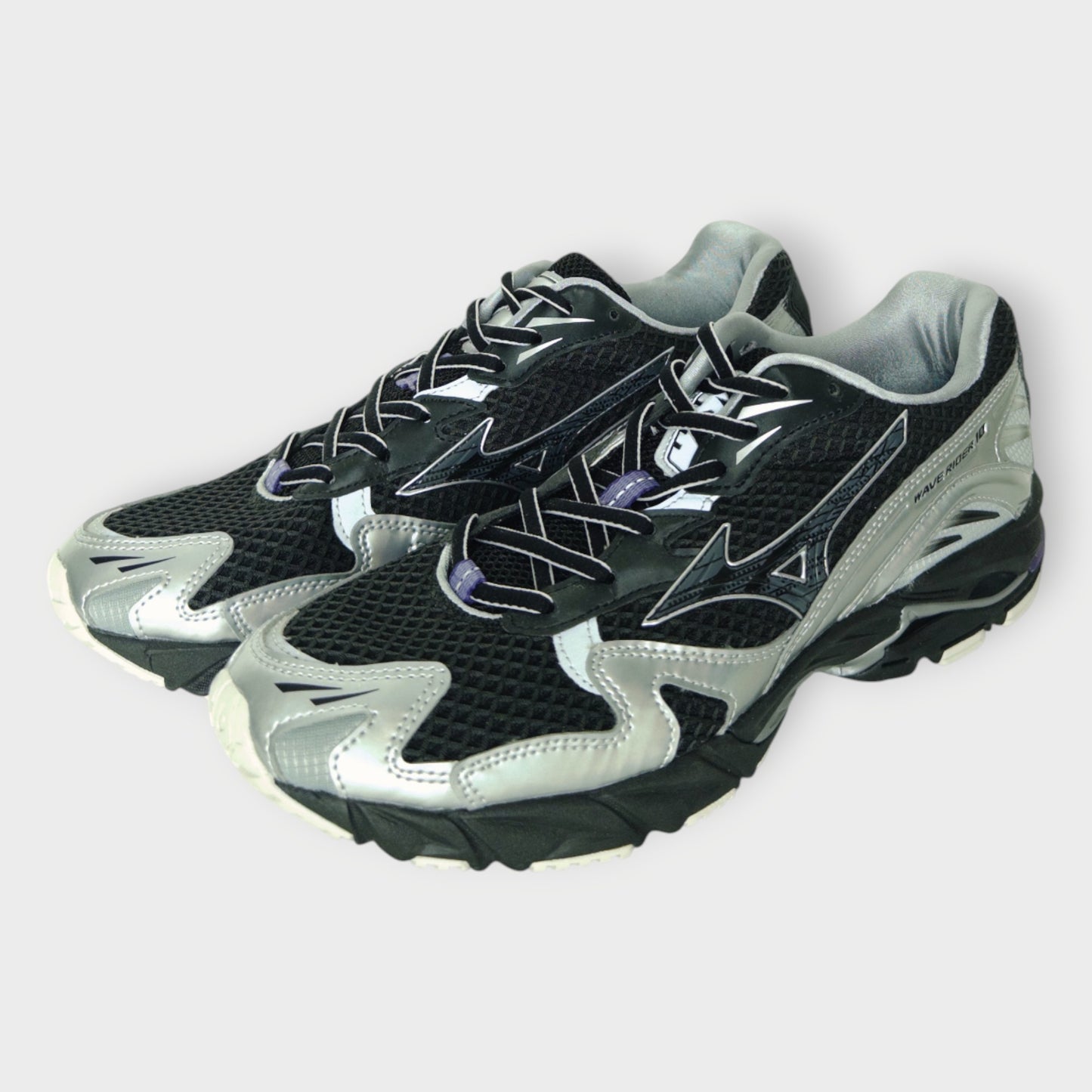 Wave Rider 10 Sneakers