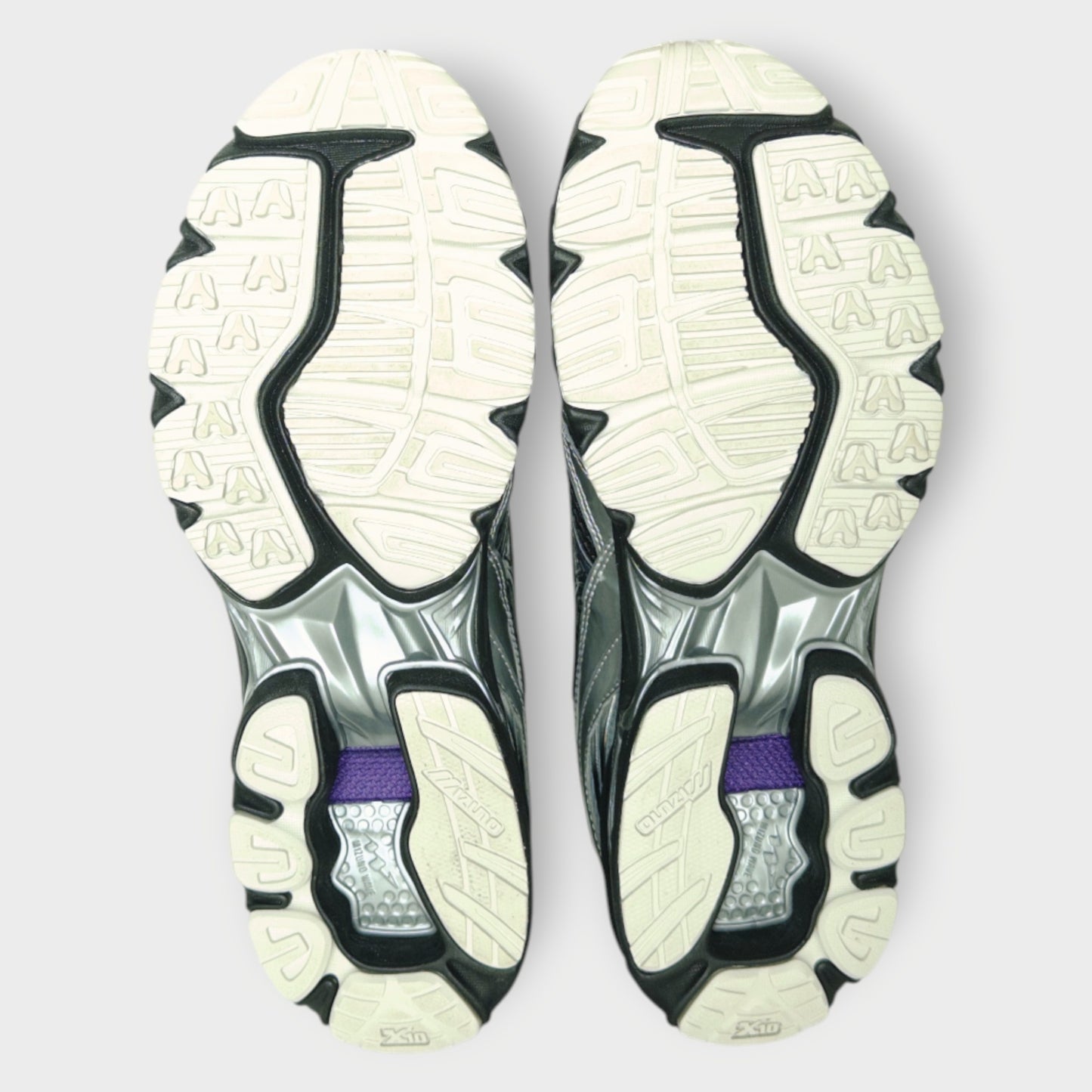 Wave Rider 10 Sneakers