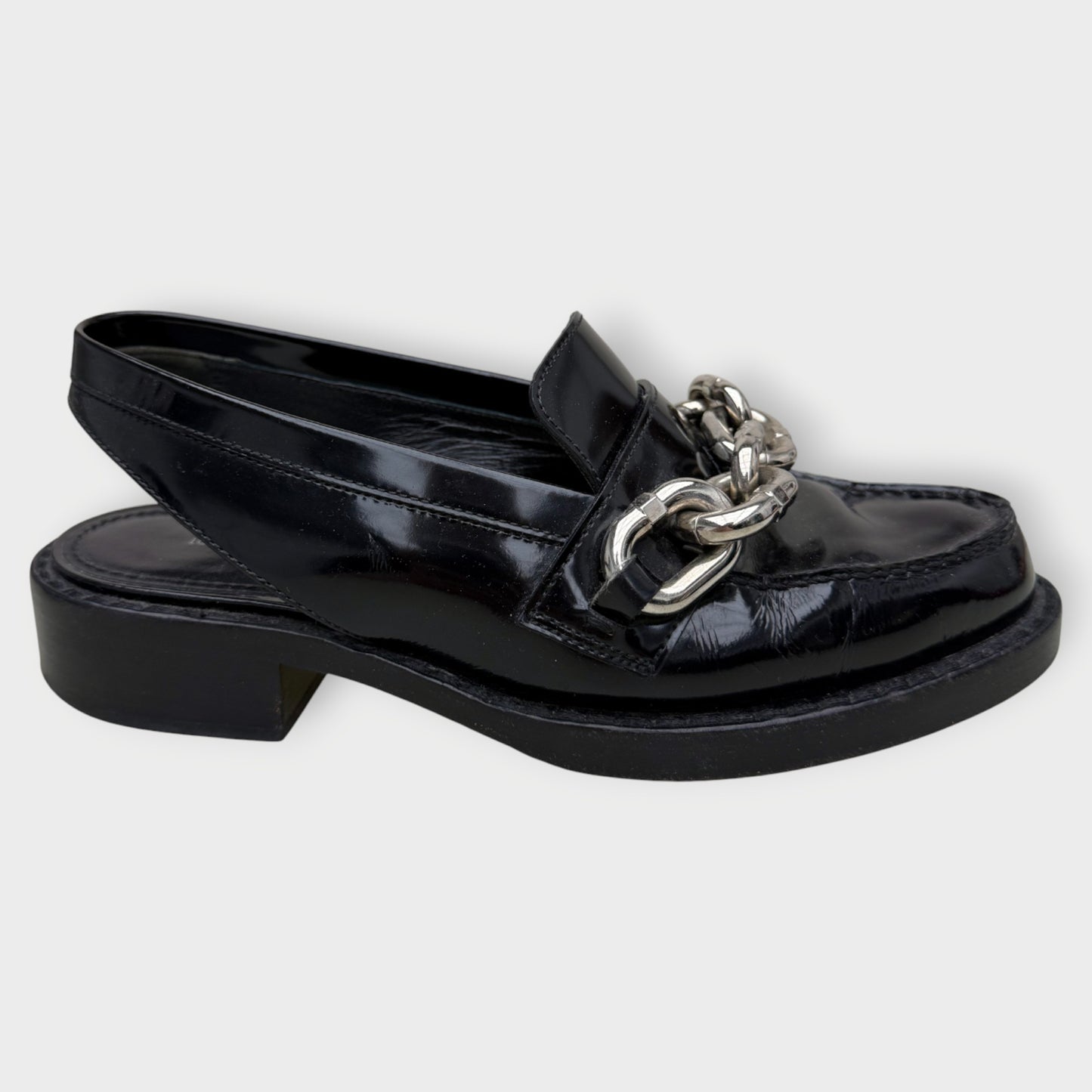Patent Point Loafer w Silver Chain Detail