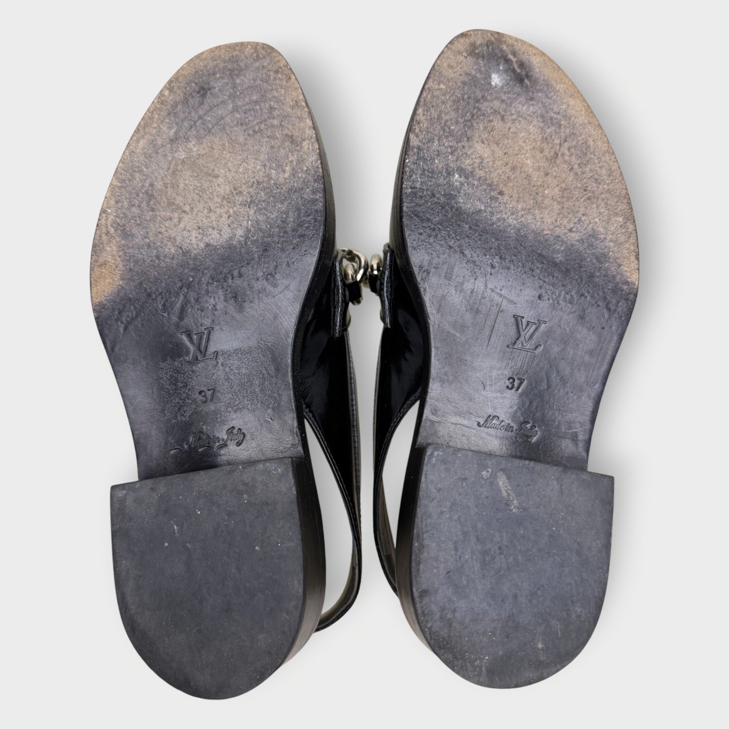 Patent Point Loafer w Silver Chain Detail