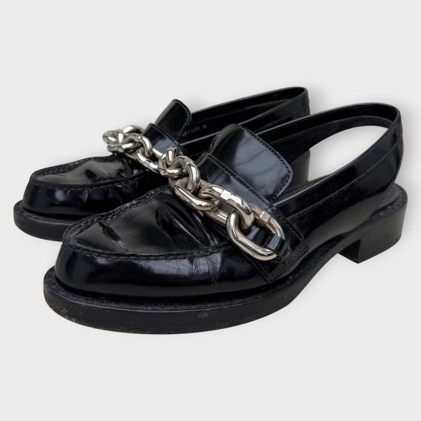 Patent Point Loafer w Silver Chain Detail