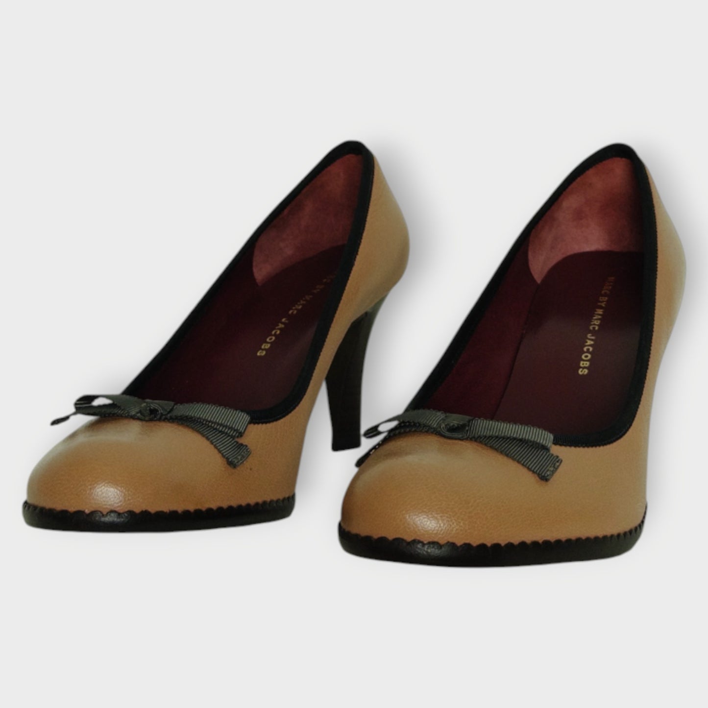 Bow Heeled Pumps