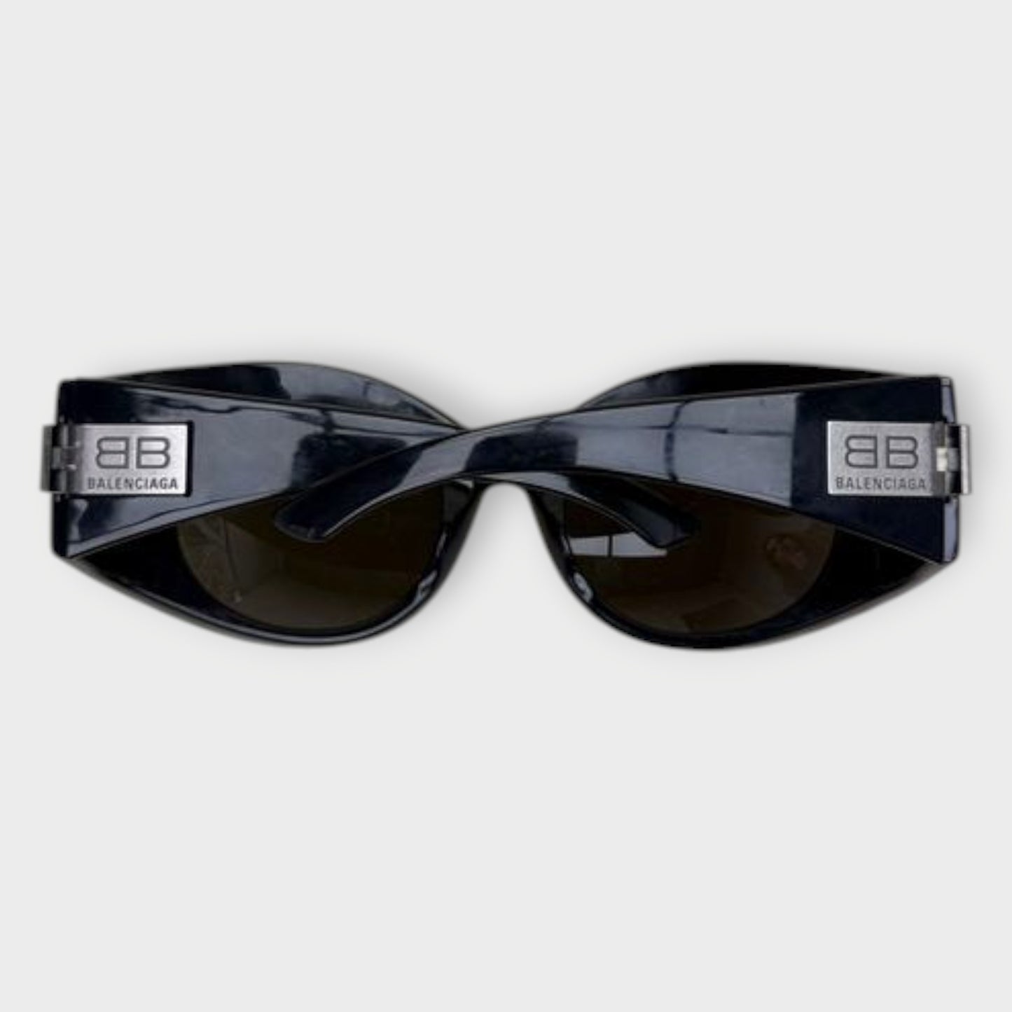 Bold Round Sunglasses & Case