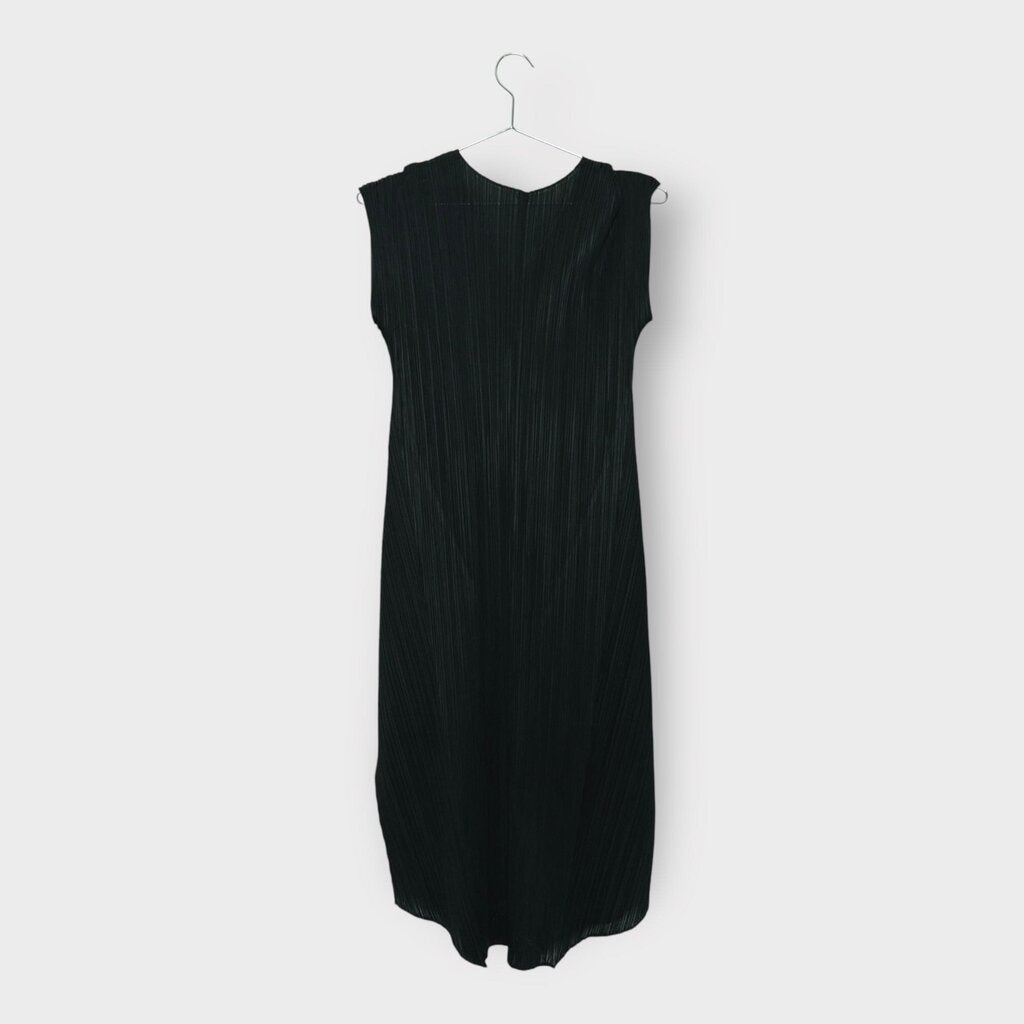 Black V Neck Pleated Midi Dress