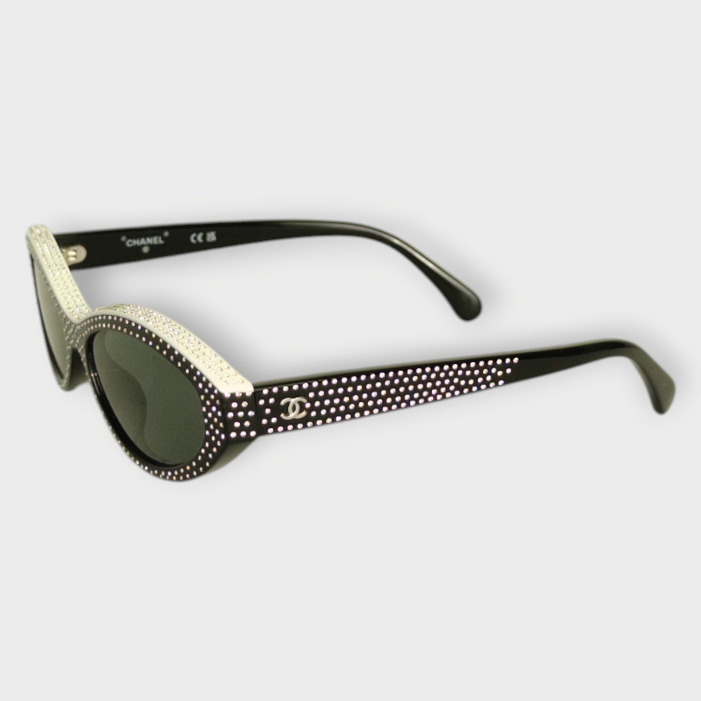 Diamantés Oval Sunglasses