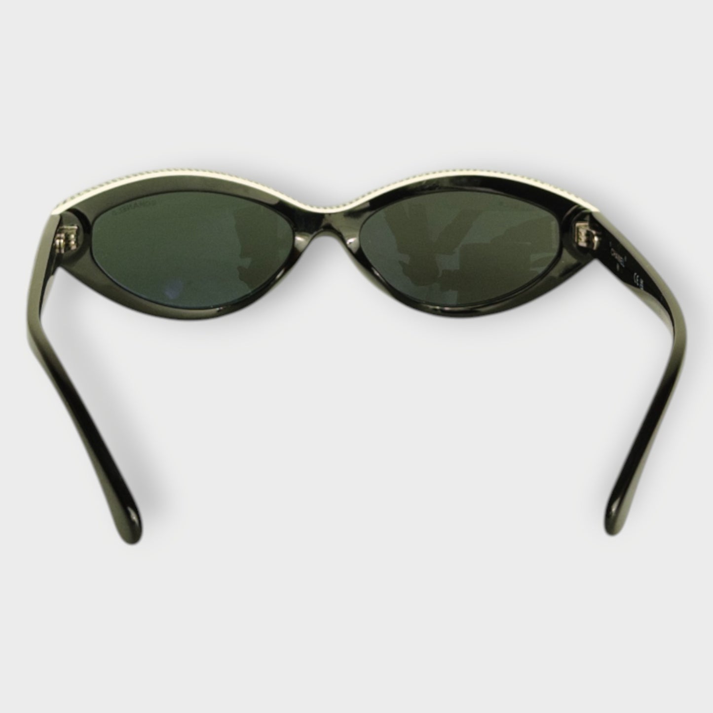Diamantés Oval Sunglasses