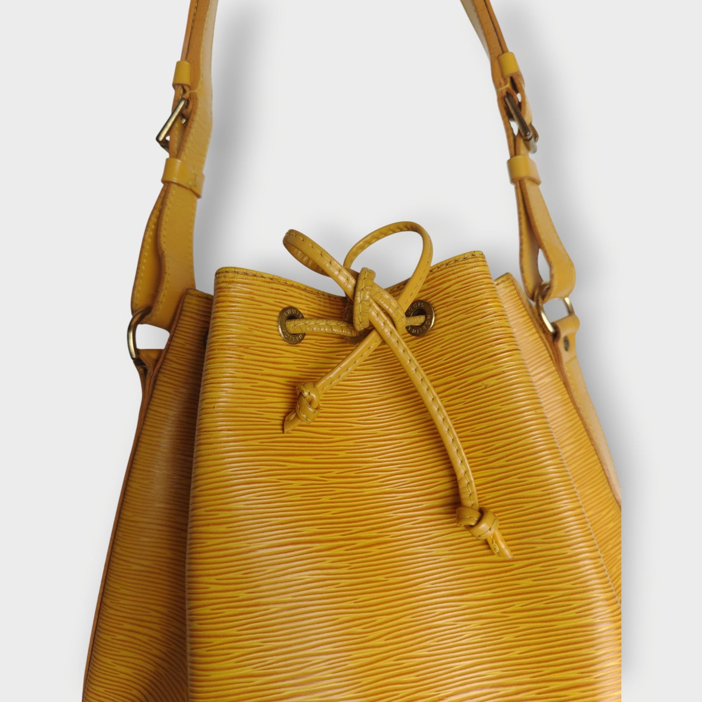 Leather Petit Noe Epi Shoulder Bag