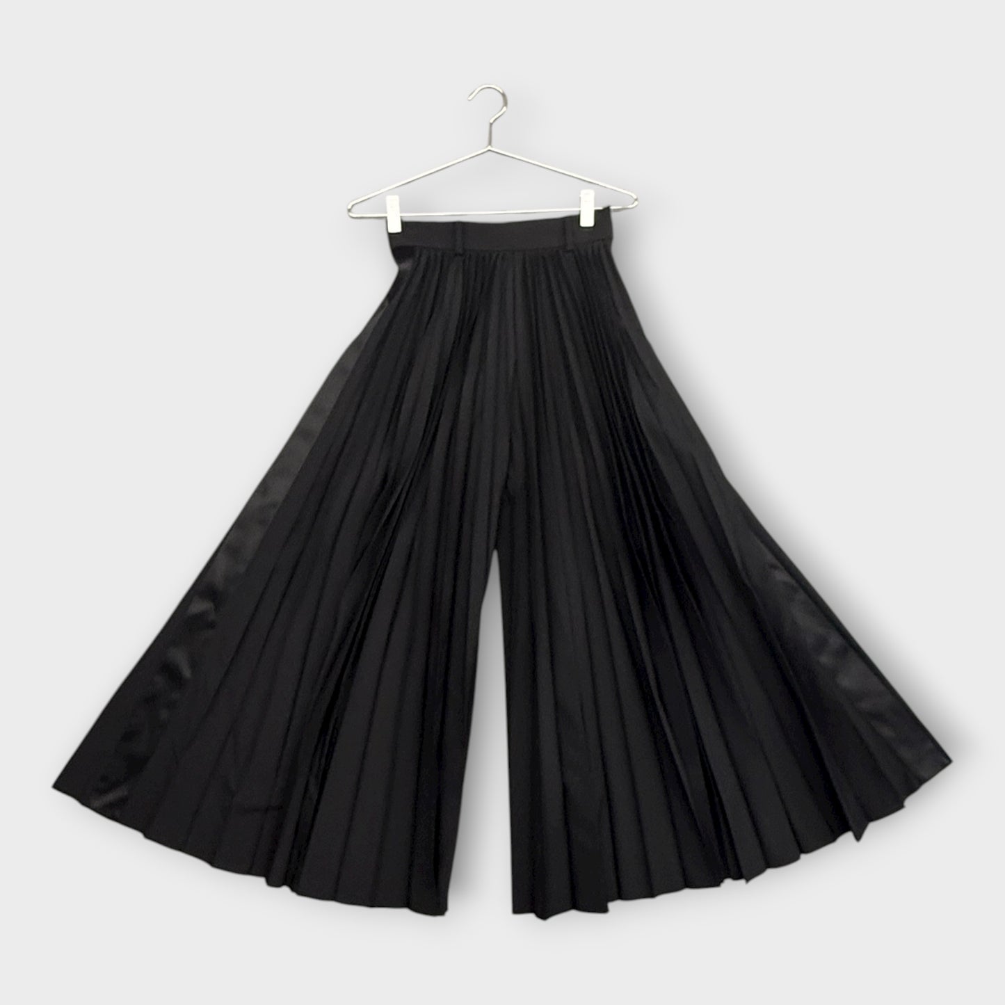 Wool Large Pleat Culotte Pants