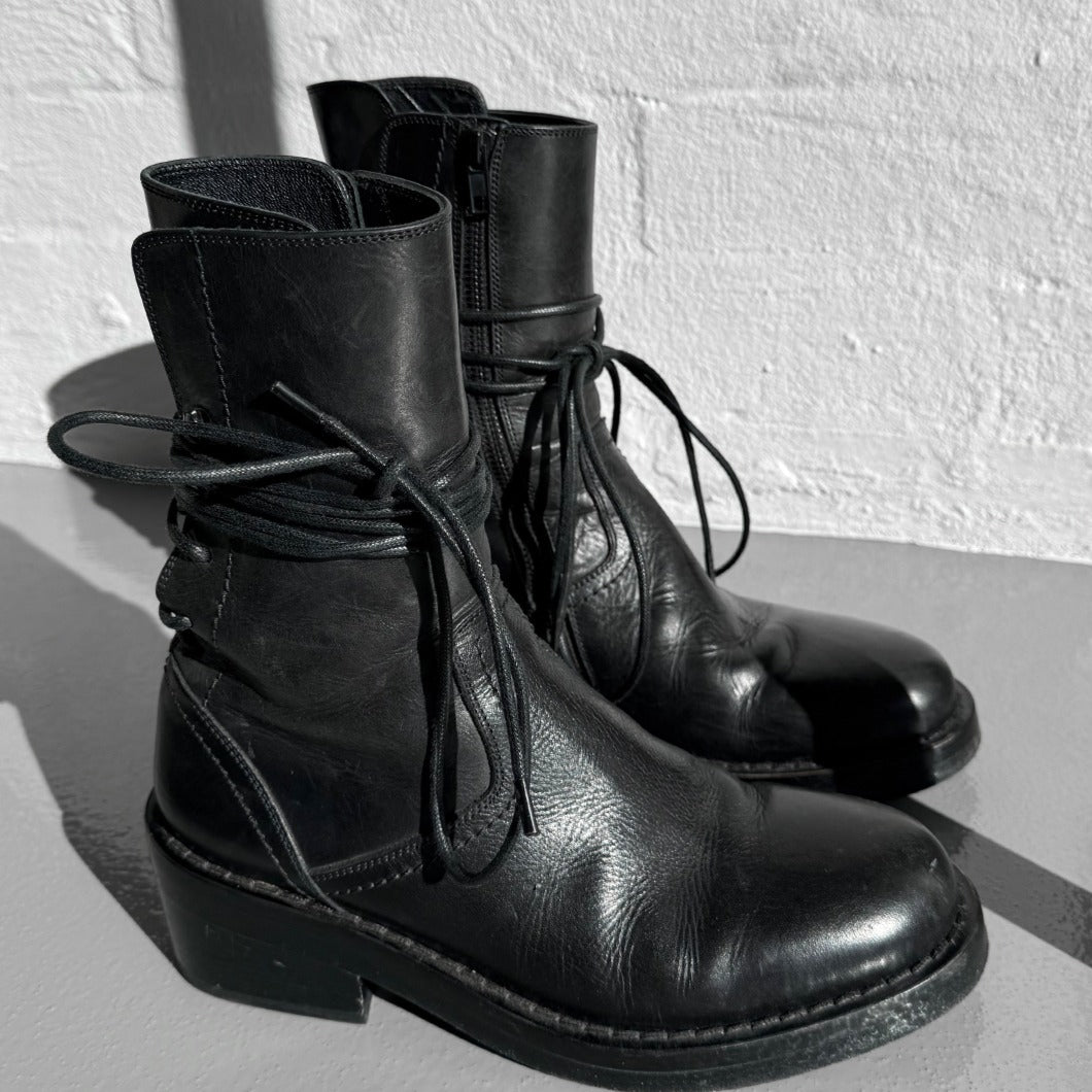 Leather Back Lace Henrica Boots