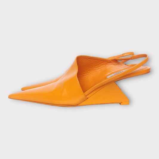 Prada 橙色漆皮尖头隐形高跟鞋