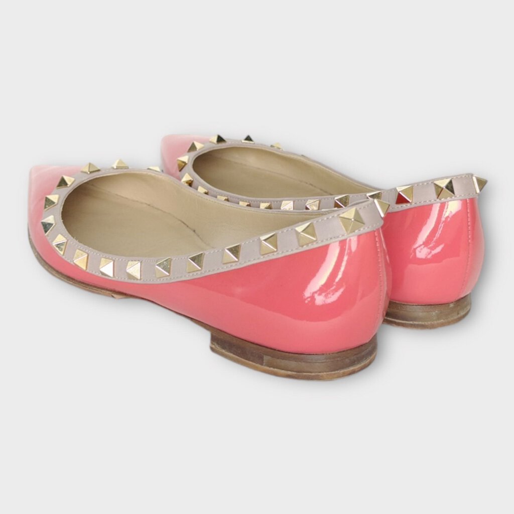 Valentino 珊瑚粉色铆钉尖头芭蕾平底鞋
